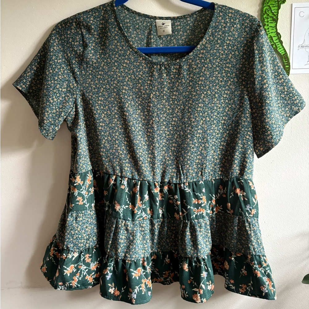 NWOT Tiered/Peplum Flouncy Green Floral Short Sleeved Blouse